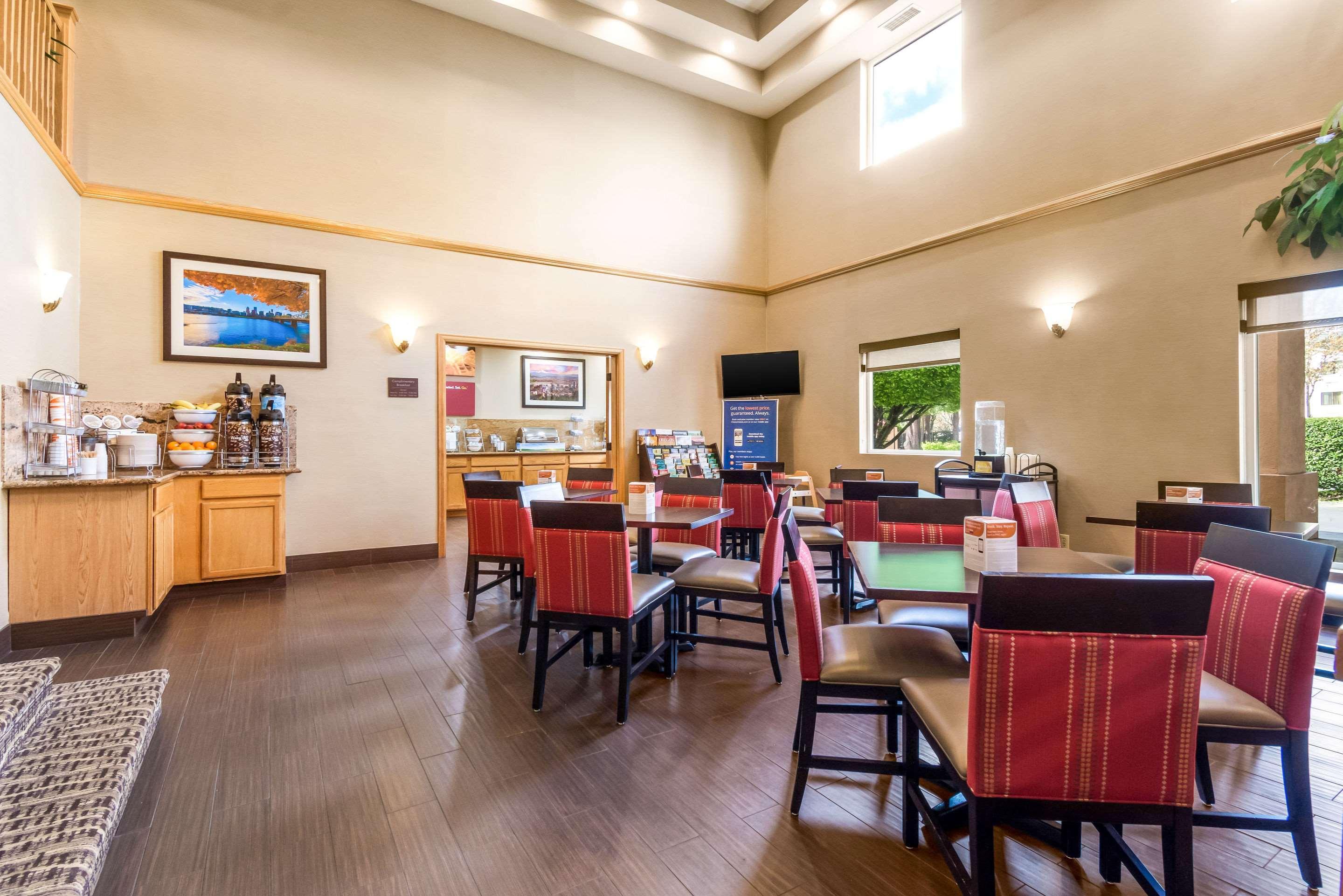 Comfort Suites Portland Airport Eksteriør billede
