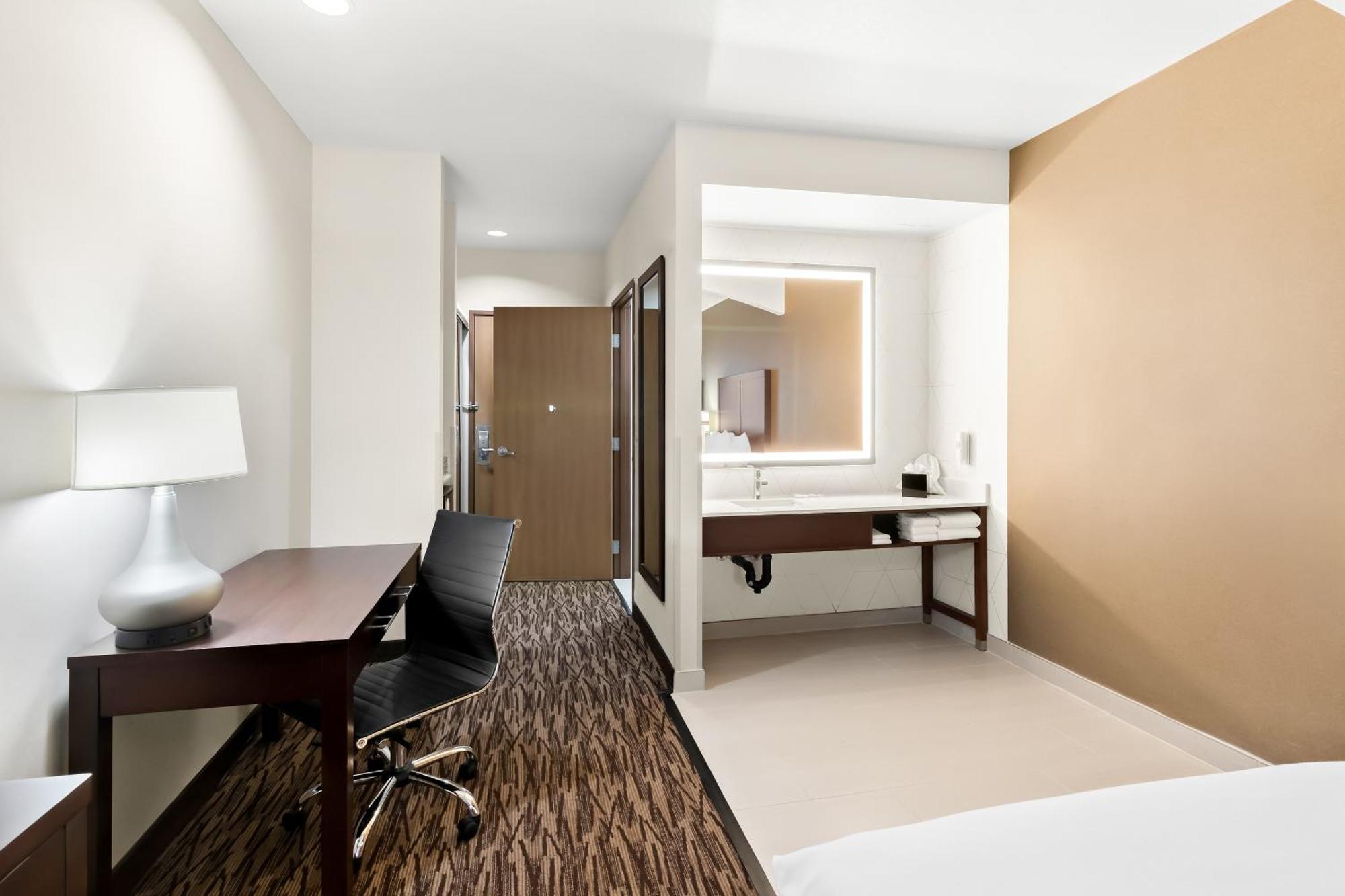 Comfort Suites Portland Airport Eksteriør billede